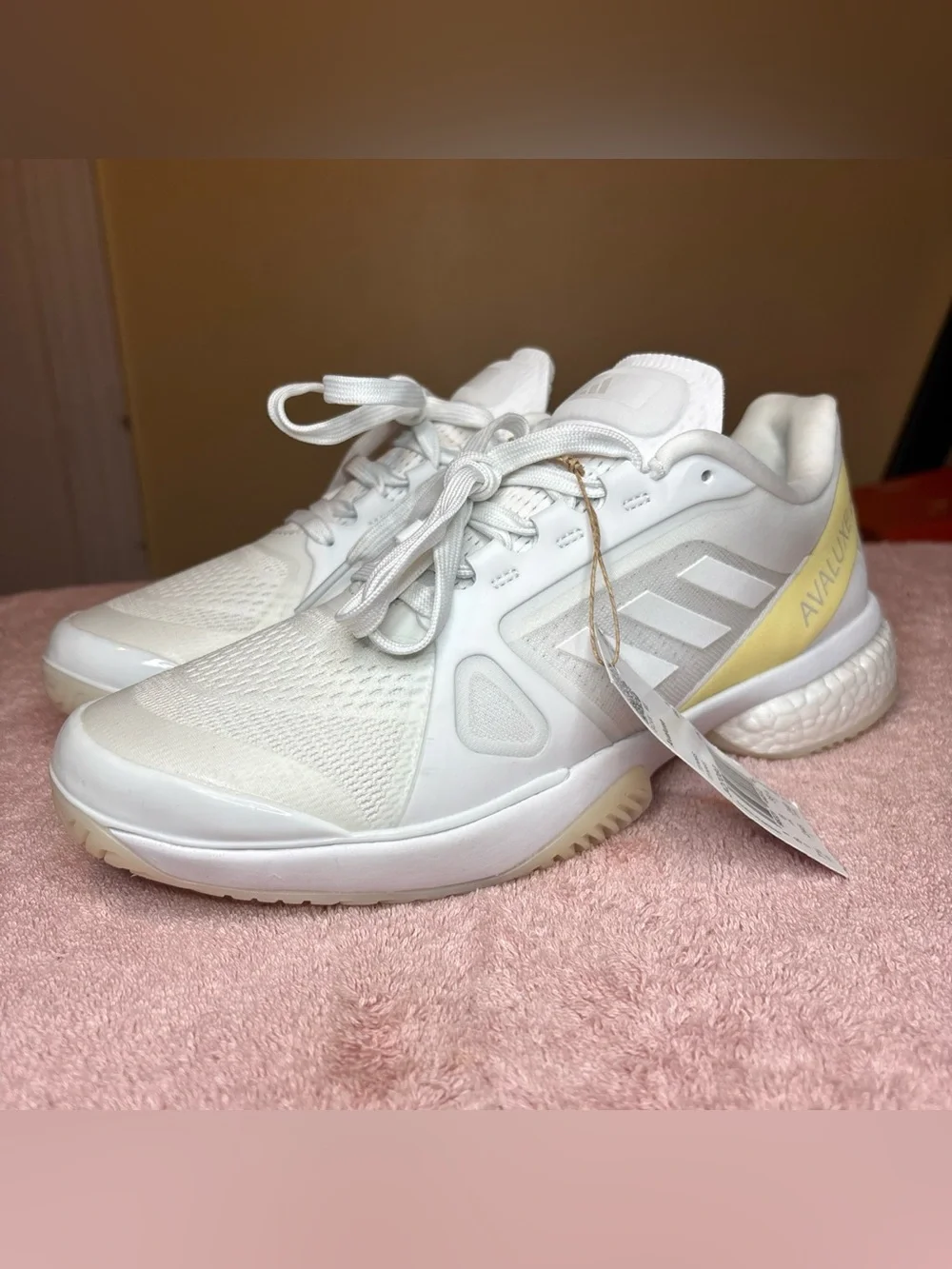adidas Avaluxe Women Size 7.5 Tennis White Sneakers Athletic Shoes JQ7080